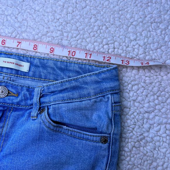 Levi's 710 Super Skinny Light Wash Distressed Jeans 12 Reg - Picture 8 of 11